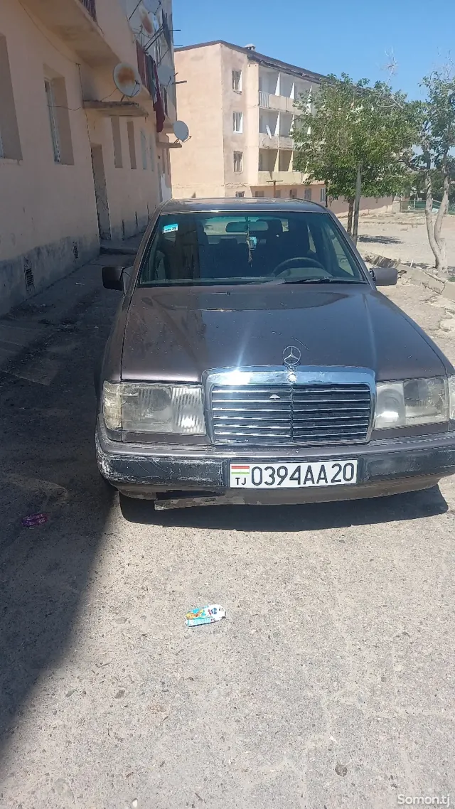 Mercedes-Benz W124 1993 · 2.0 MT