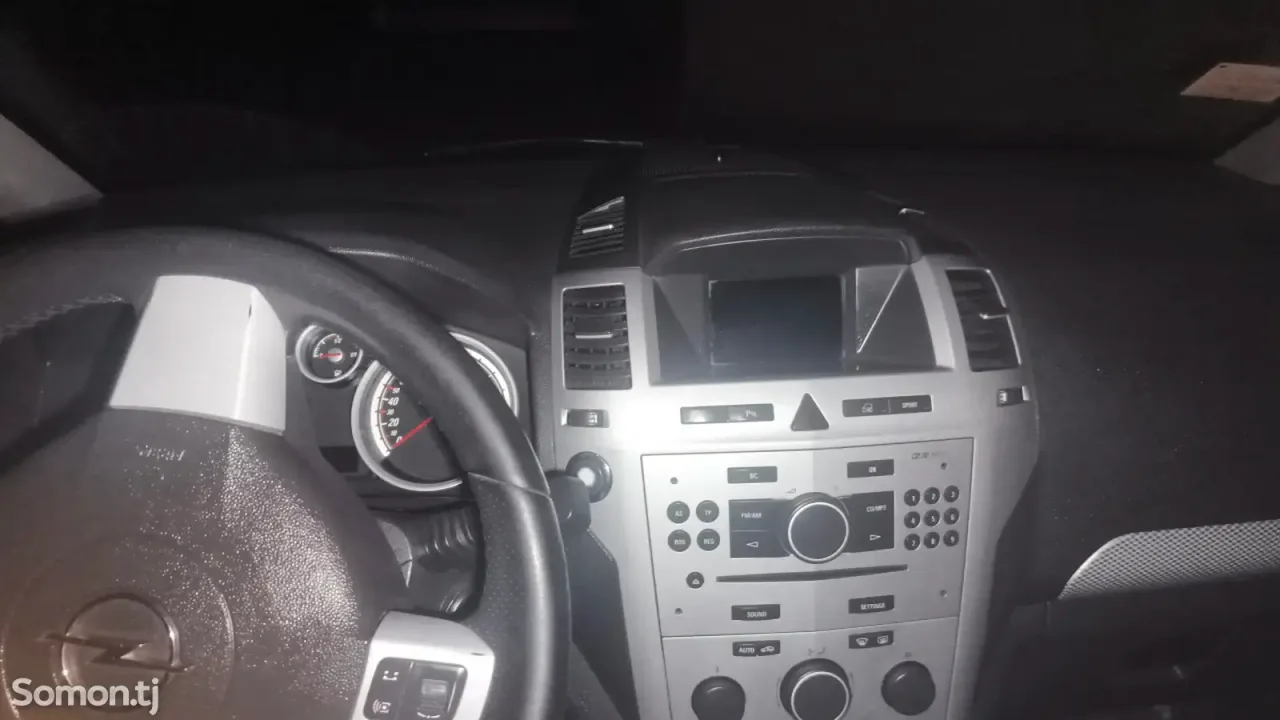 Opel Zafira 2006 · 2.2 MT