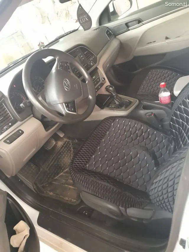 Hyundai Elantra 2017 · 2.0 AT