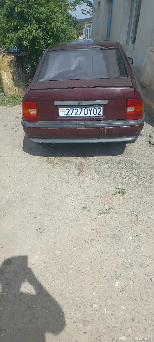 Opel Vectra A 1991 · 1.6 MT