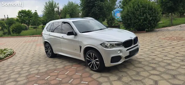 BMW X5 2015 · 3.0 AT