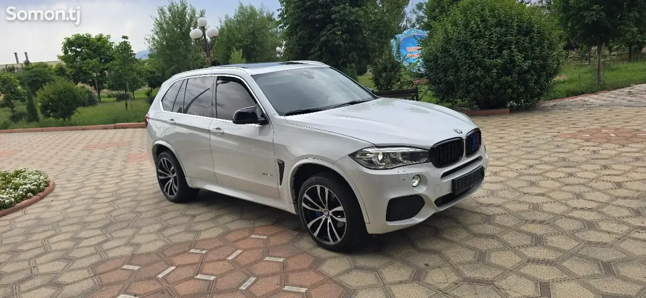 BMW X5 2015 · 3.0 AT