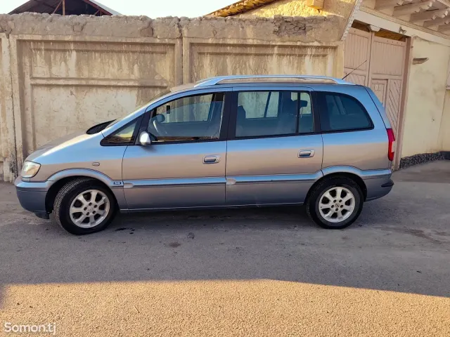 Opel Zafira 2004 · 1.6 MT