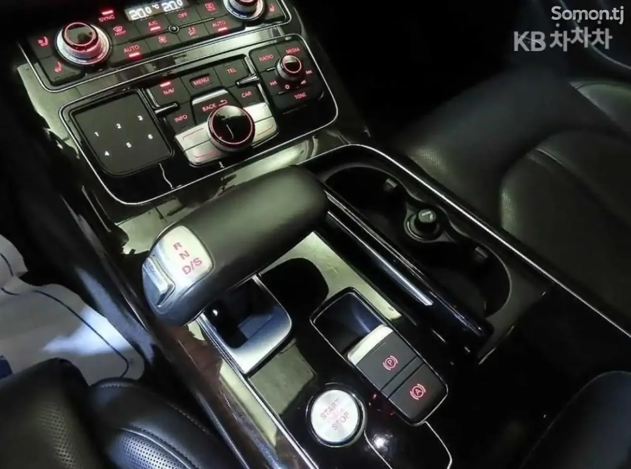 Audi A8 2015 · 4.2 AT