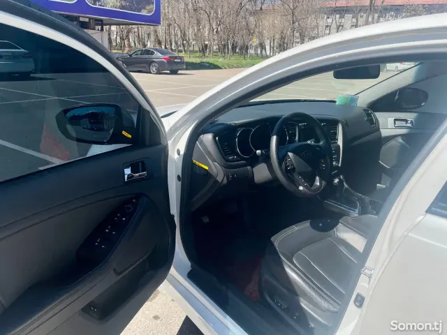 Kia K5 2012 · 2.0 AT