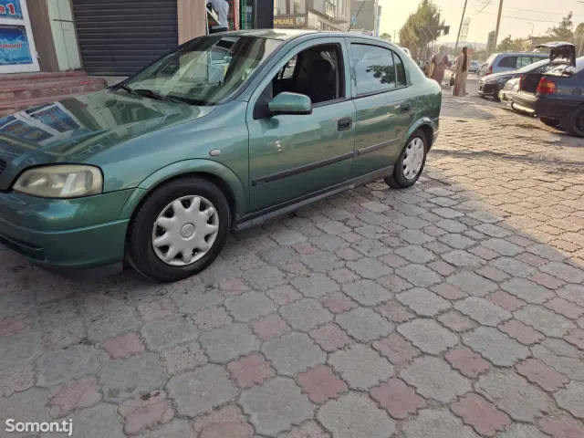 Opel Astra G 1999 · 1.6 MT