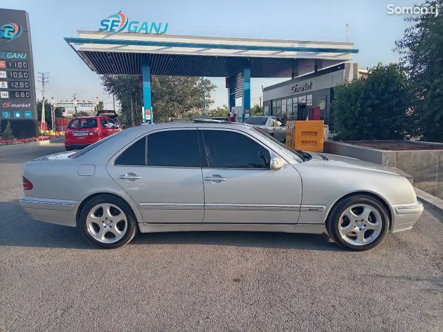Mercedes-Benz E class 2000 · 2.8 AT