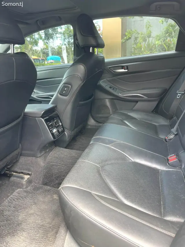 Toyota Avalon 2019 · 2.0 AT