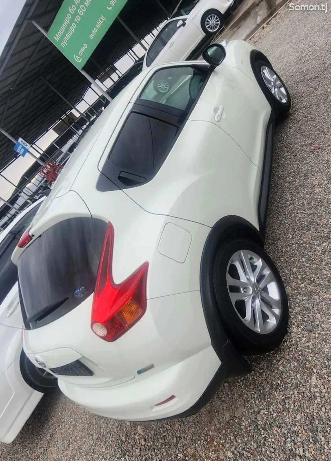 Nissan Juke 2011 · 1.6 AT