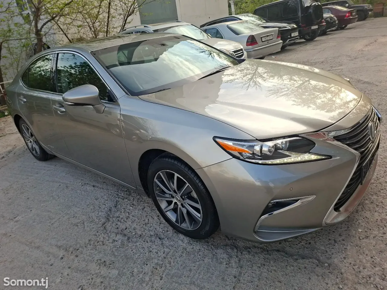 Lexus ES series 2018 · 2.5 AT
