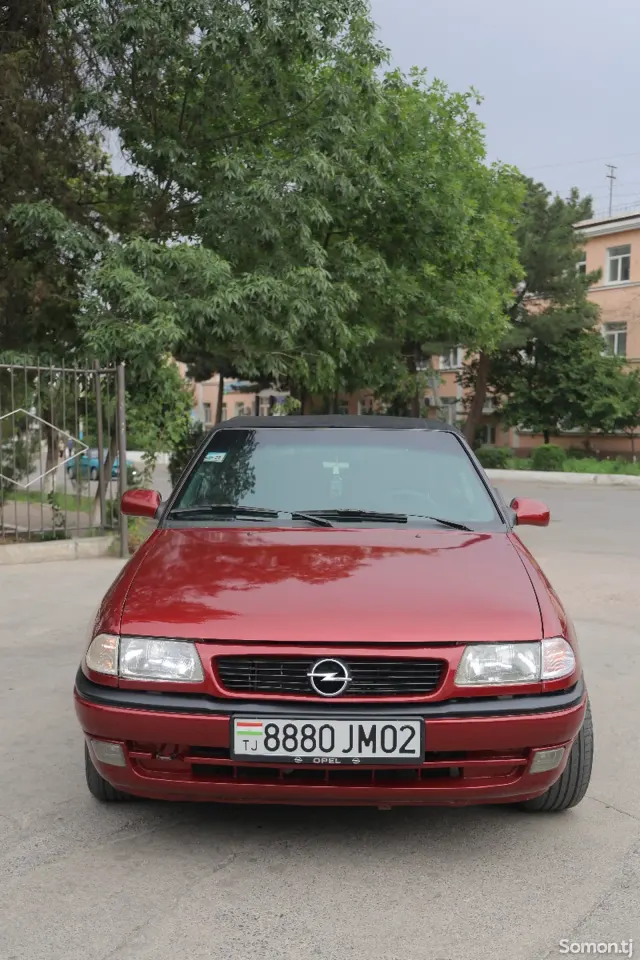 Opel Astra F 1995 · 1.6 MT