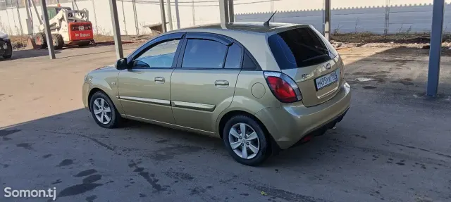 Kia Rio 2010 · 1.4 MT