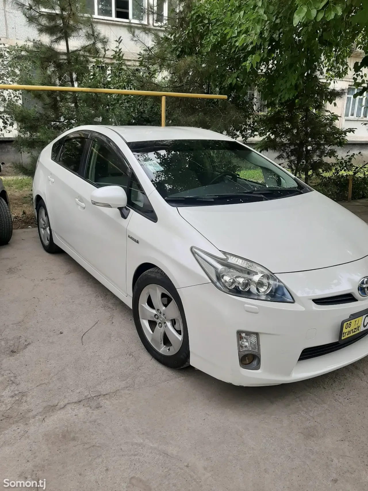 Toyota Prius 2011 · 1.8 AT