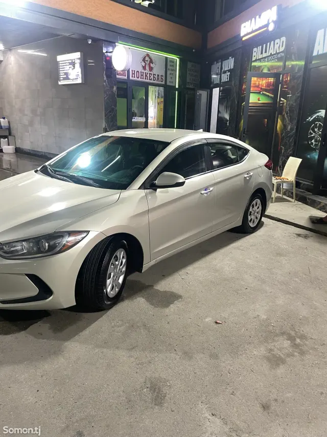 Hyundai Elantra 2017 · 2.0 AT