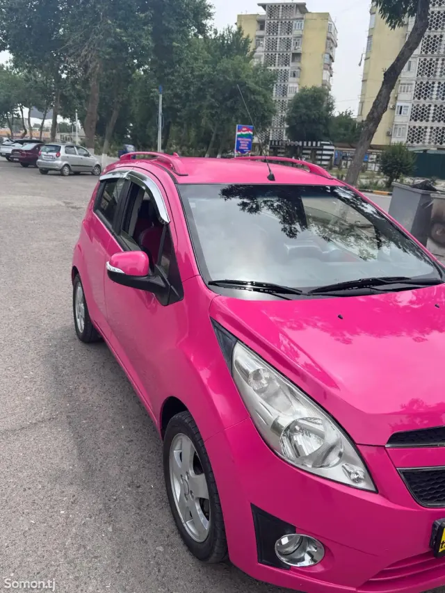 Chevrolet Spark 2010 · 1.0 AT