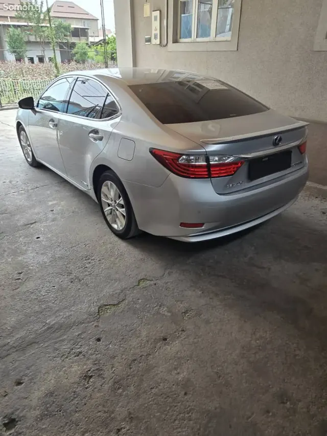 Lexus ES series 2015 · 2.5 AT