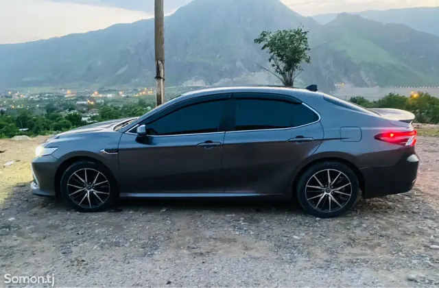 Toyota Camry 2018 · 2.5 AT