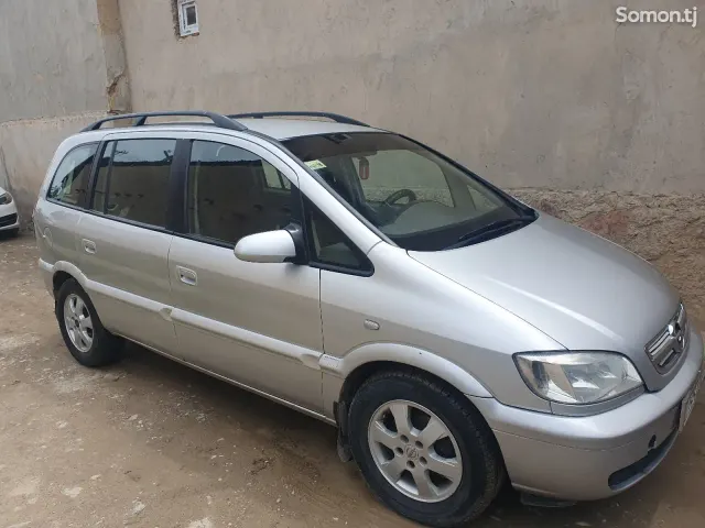 Opel Zafira 2004 · 1.6 MT