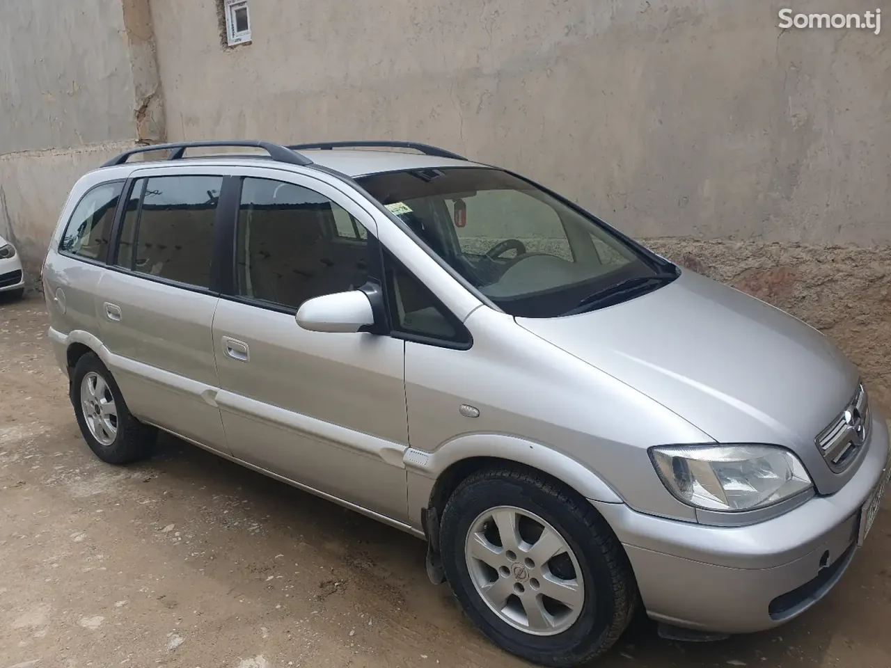 Opel Zafira 2004 · 1.6 MT