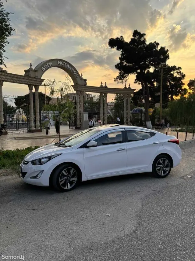 Hyundai Avante 2015 · 1.6 AT