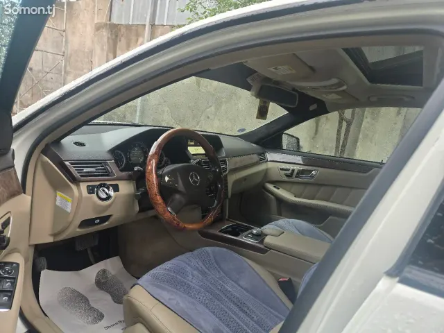 Mercedes-Benz E class 2010 · 3.5 AT