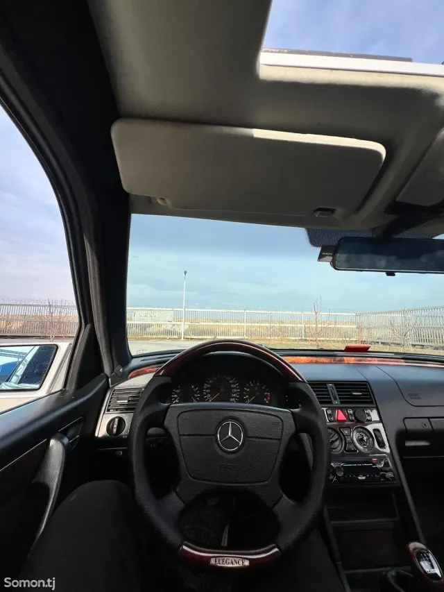 Mercedes-Benz C class 1998 · 2.4 MT