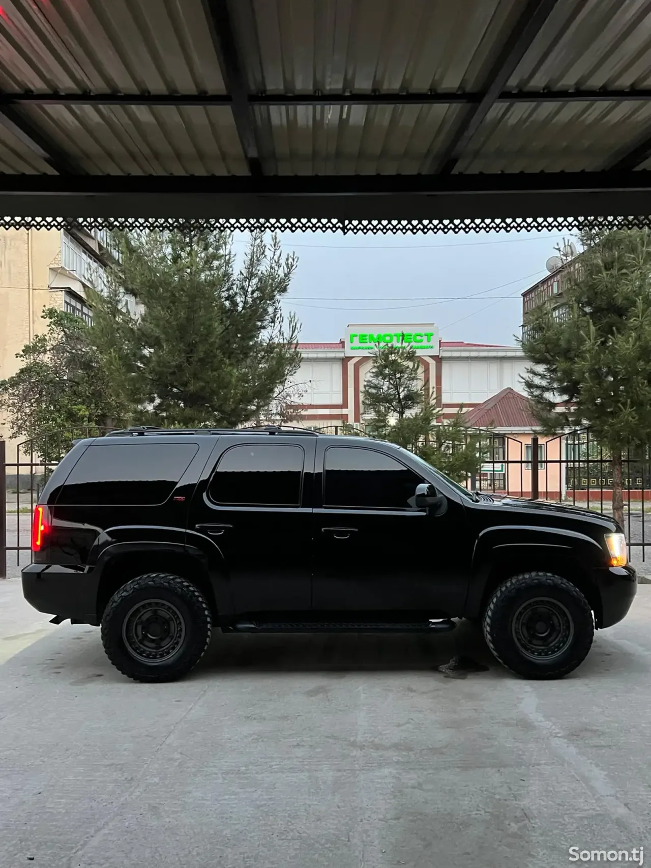 Toyota Land Cruiser 2011 · 5.3 AT