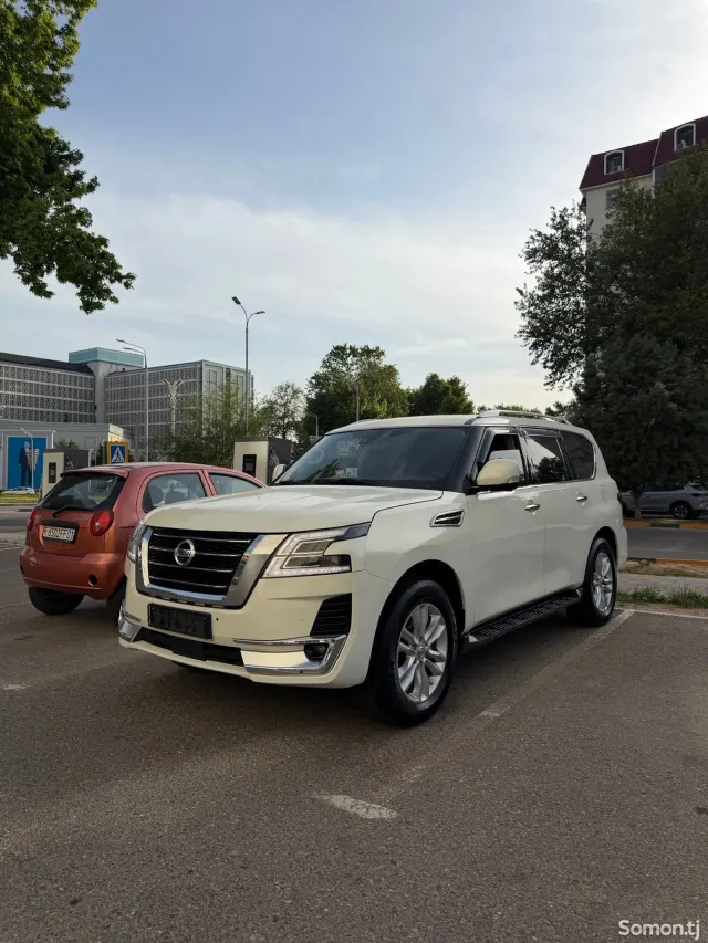 Nissan Patrol 2014 · 5.7 AT