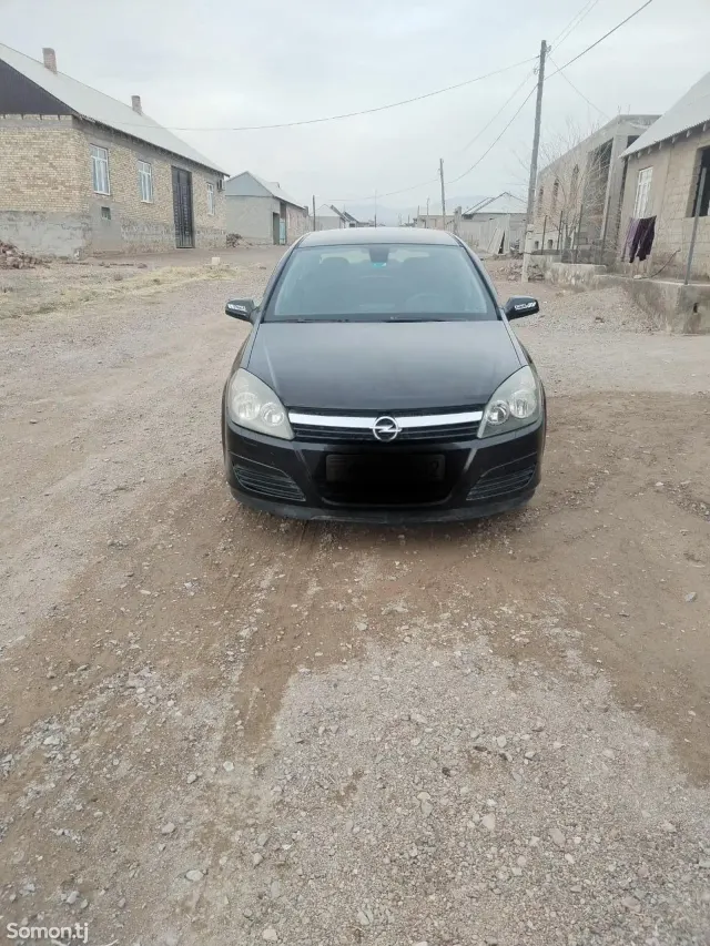 Opel Astra H 2004 · 1.8 MT