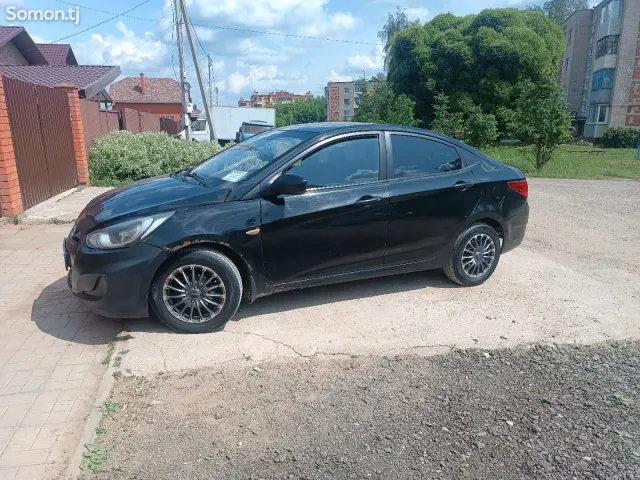 Hyundai Solaris 2011 · 1.6 AT