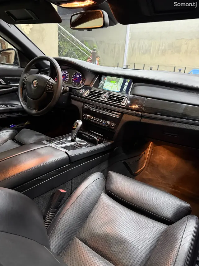 BMW 7 series 2012 · 4.4 AT
