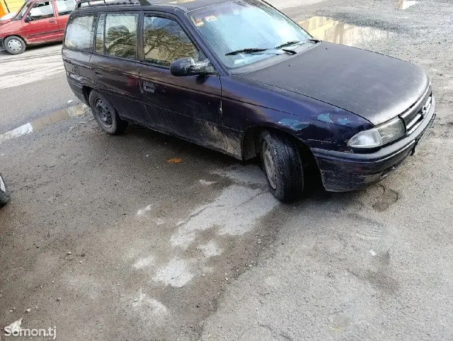 Opel Astra F 1993 · 1.6 MT