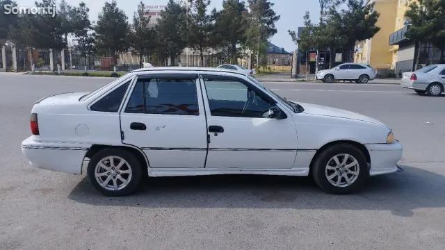Daewoo Nexia 1995 · 1.6 MT