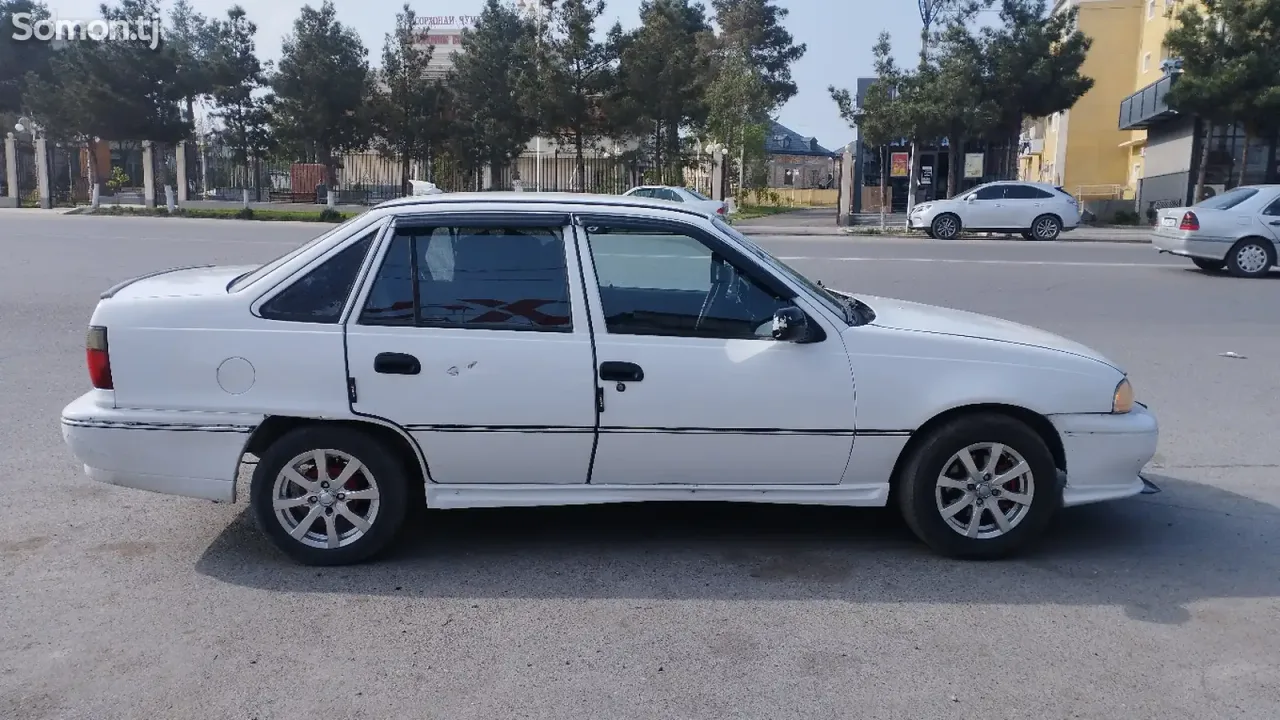 Daewoo Nexia 1995 · 1.6 MT