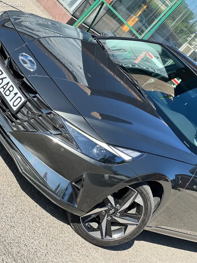 Hyundai Elantra 2023 · 2.0 AT