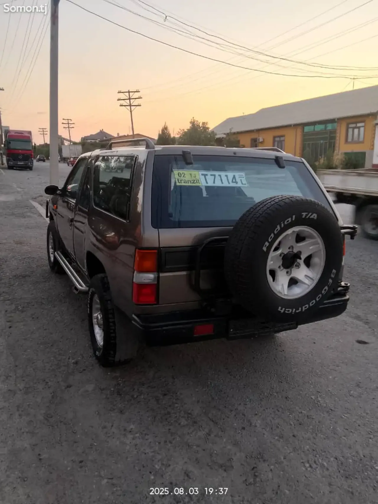 Nissan Terrano 1990 · 2.4 MT