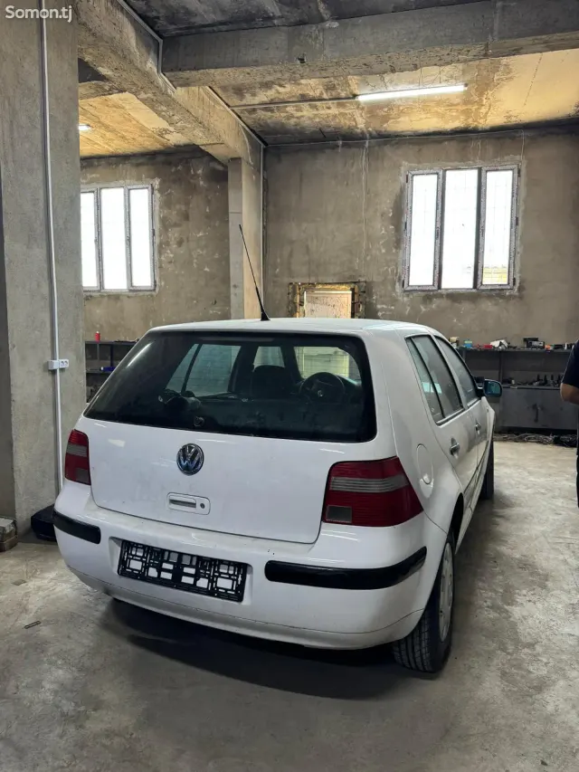 Volkswagen Golf 1998 · 1.4 MT