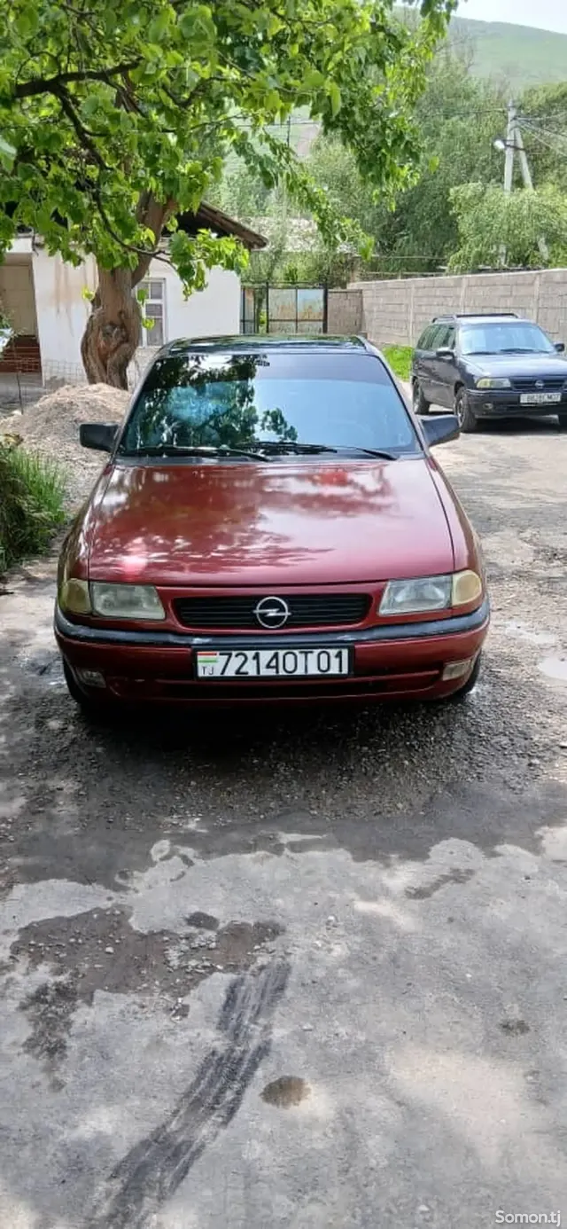 Opel Astra F 1995 · 1.6 MT