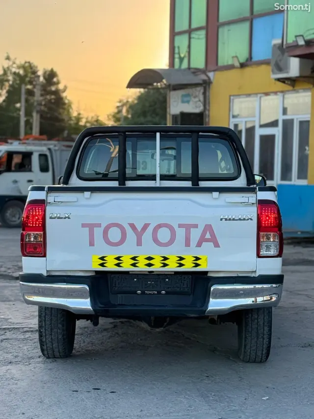 Toyota Hilux 2018 · 2.7 MT