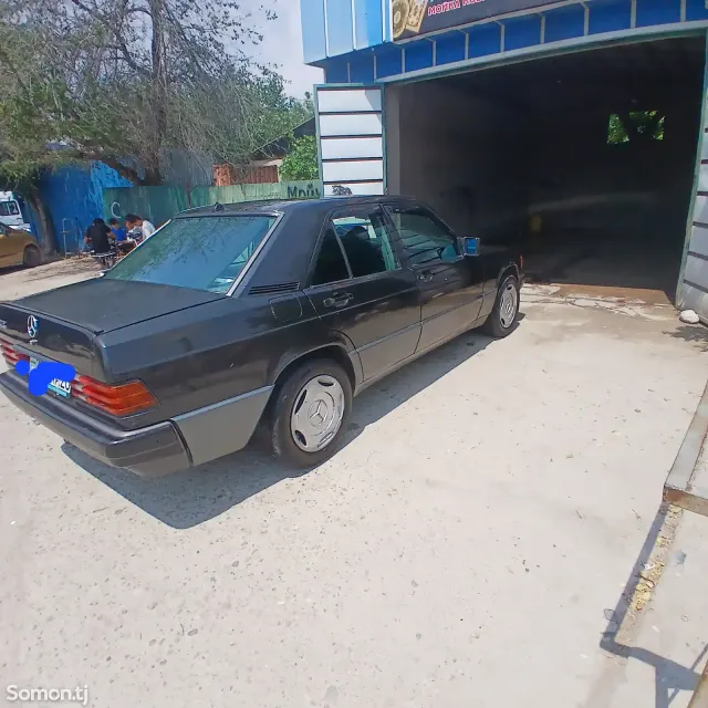 Mercedes-Benz W201 1991 · 2.0 MT