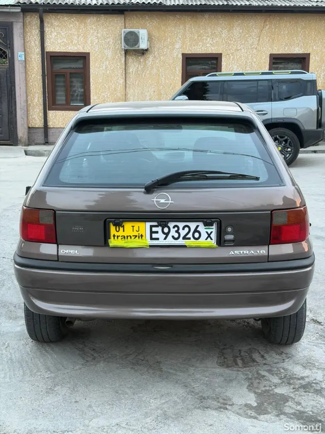 Opel Astra F 1998 · 1.6 MT