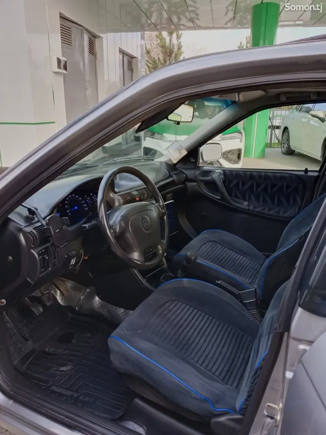 Opel Astra F 1996 · 1.6 MT