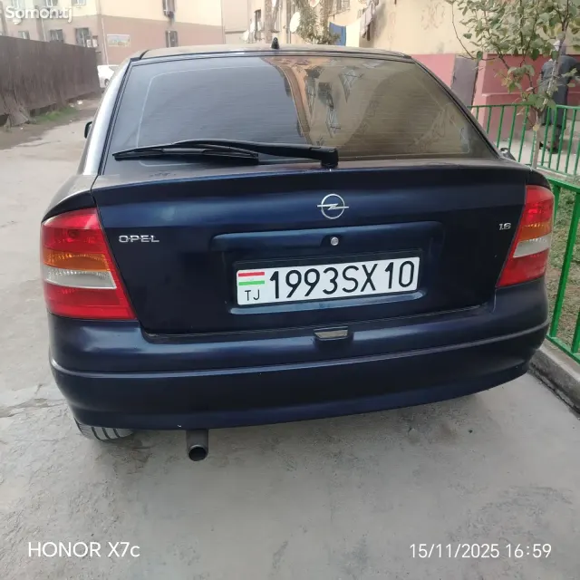 Opel Astra G 1998 · 1.6 MT