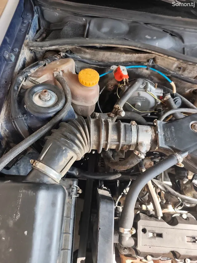 Opel Vectra A 1994 · 1.6 MT