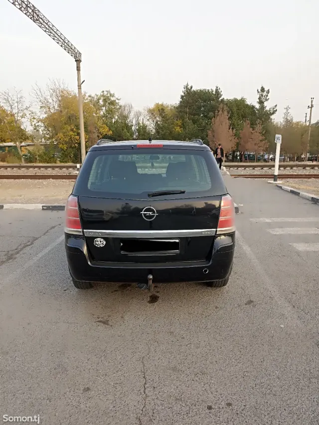 Opel Zafira 2006 · 1.6 MT