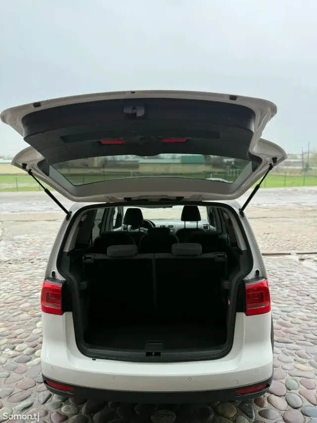 Volkswagen Touran 2012 · 1.4 AT