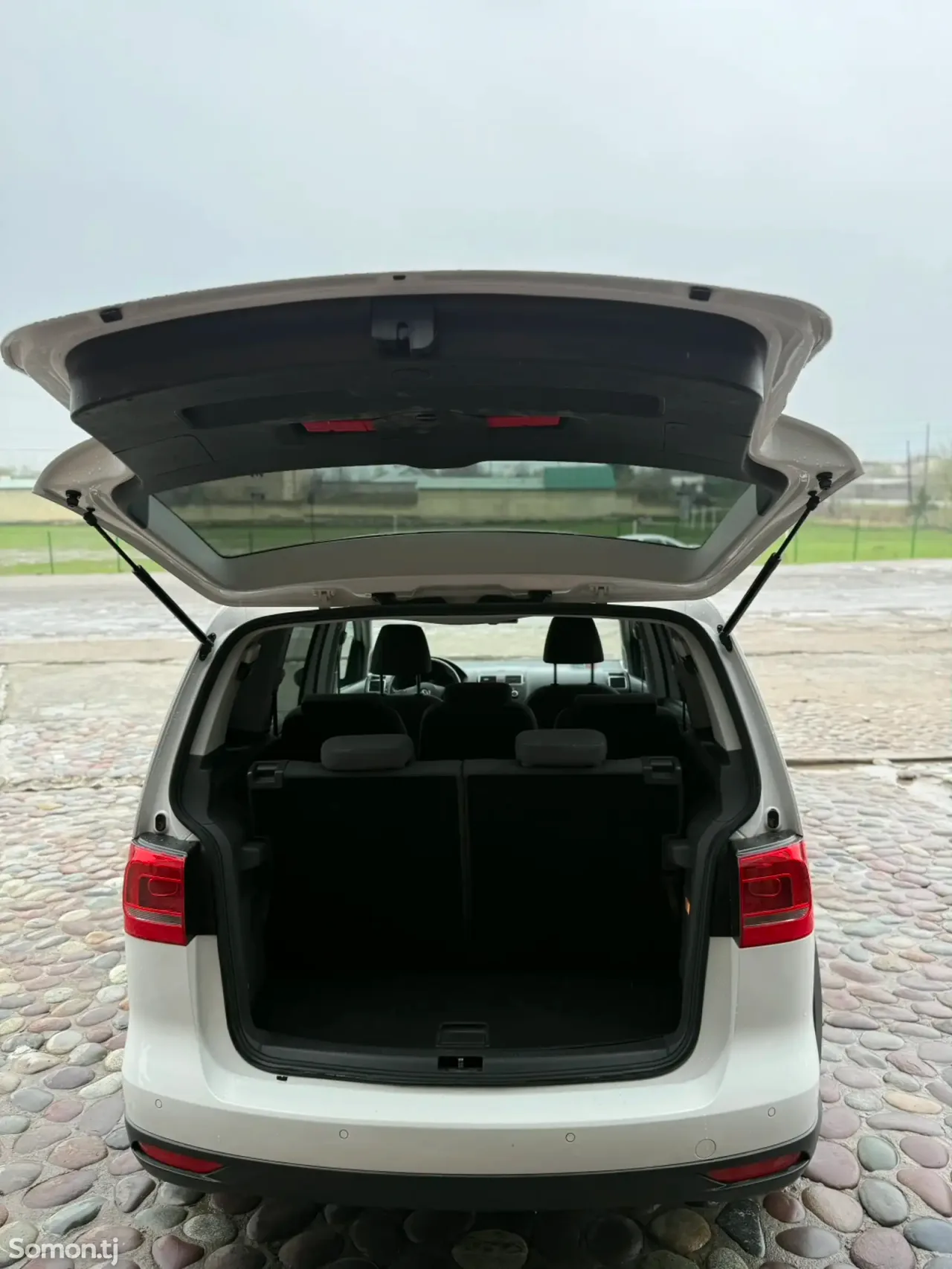 Volkswagen Touran 2012 · 1.4 AT