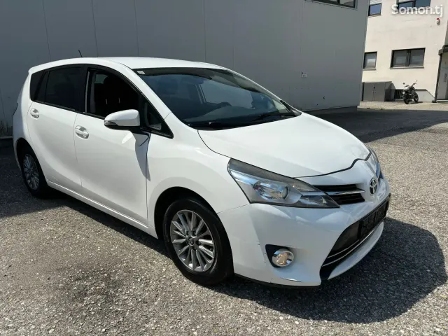 Toyota Verso 2016 · 1.6 MT
