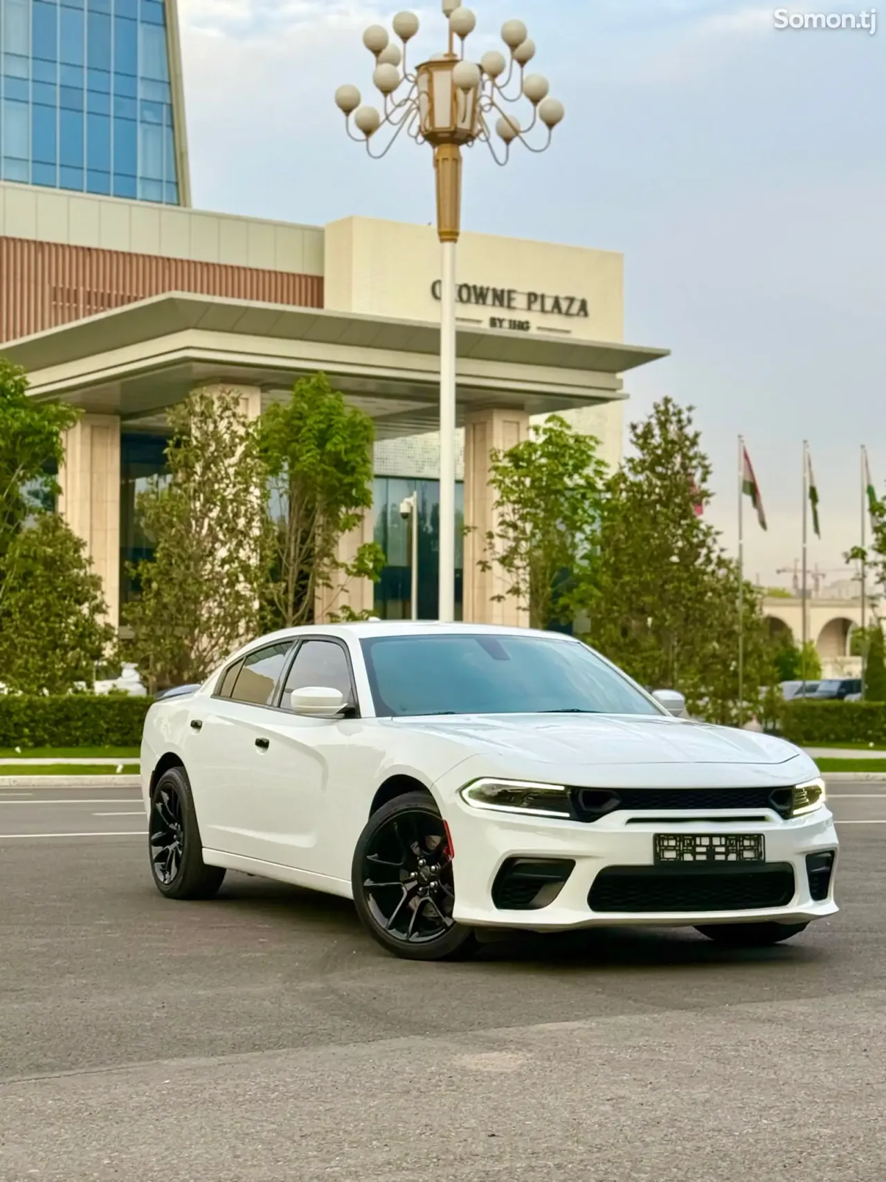 Dodge Charger 2016 · 3.7 AT