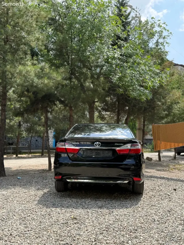 Toyota Camry 2015 · 2.0 AT